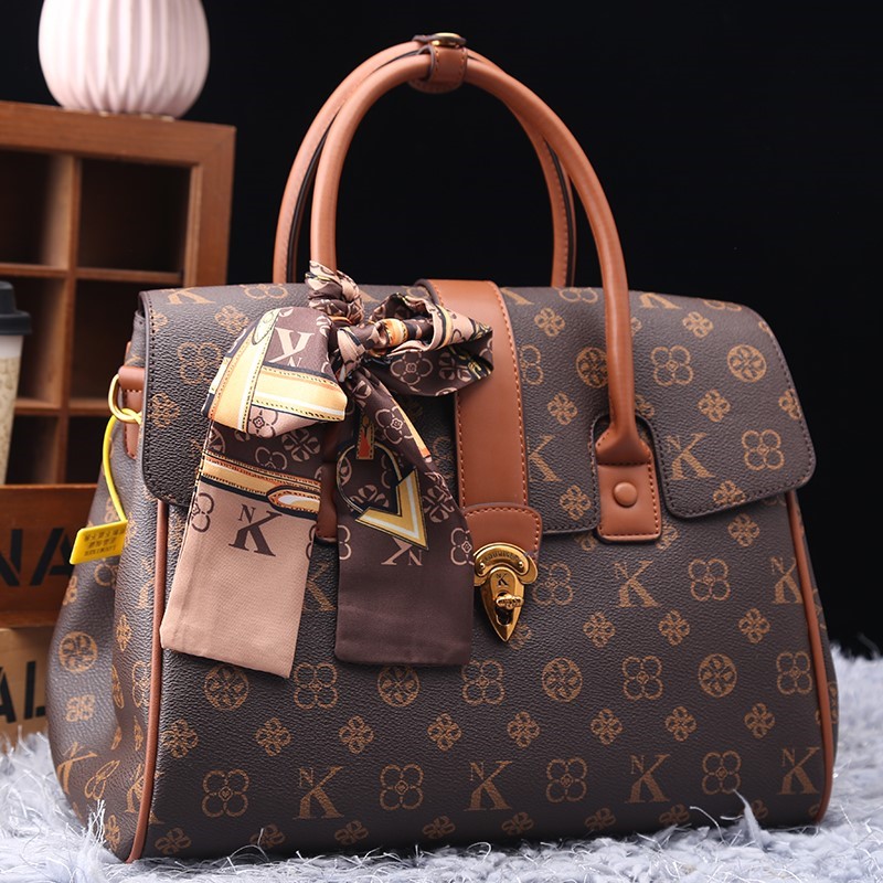 Luxury Bags Reseller - Hafif lüks marka kadın çantası 2025,