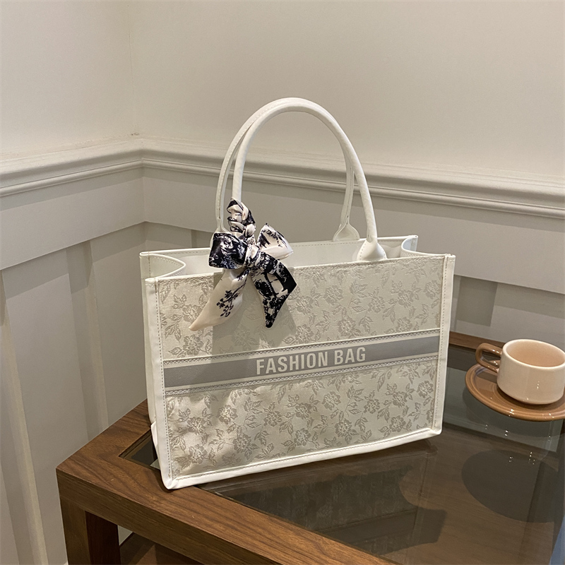 Lüks Zarif Kadın Tote Çantası  - Luxury Bags Reseller incelemesi ve fiyatı